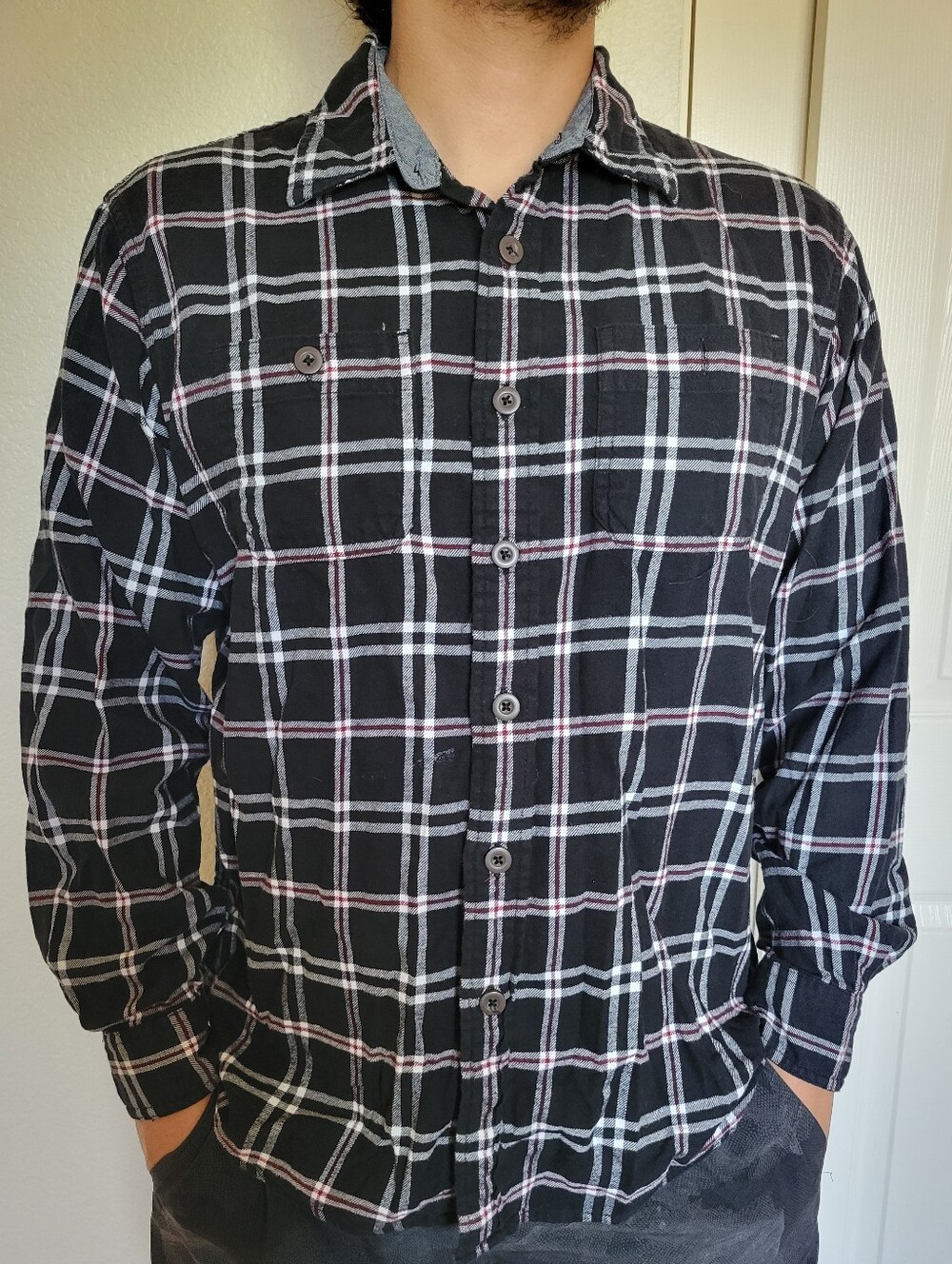 Wrangler Black Plaid Button-Down Shirt with White and Pink Lines Size L
